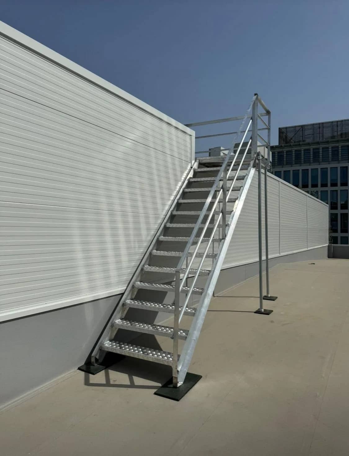 Scări cu platforme tehnice EGEA — scară platformă tehnică acces echipamente