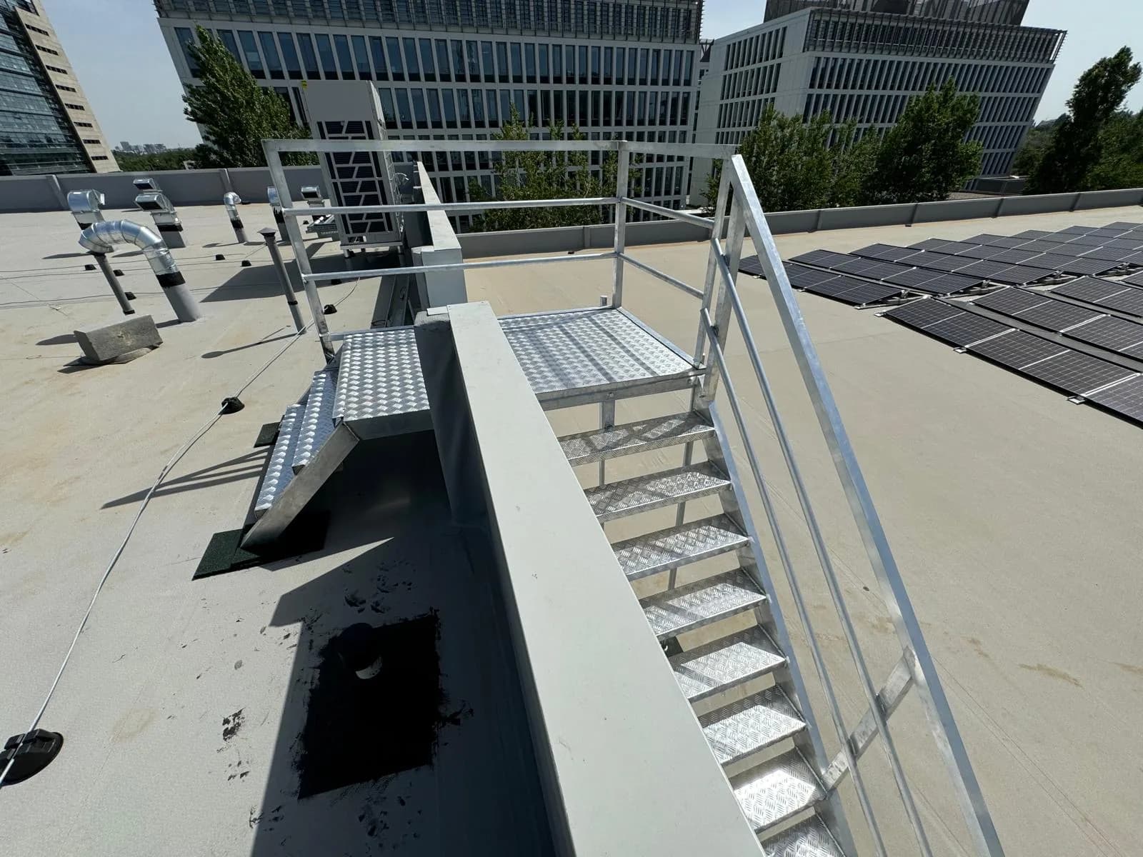 Scări cu platforme tehnice EGEA — scară platformă tehnică acoperiș