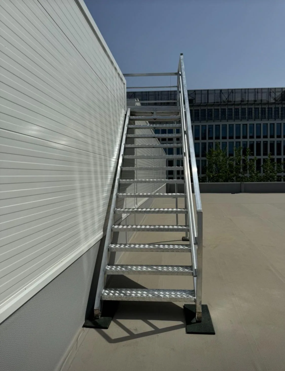 Scări cu platforme tehnice EGEA — scară platformă tehnică utilaje