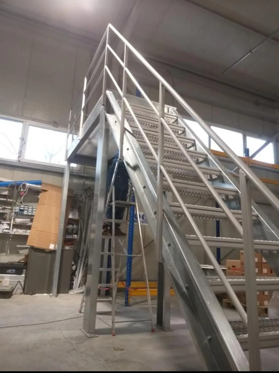 Scări cu platforme tehnice EGEA — scară platformă tehnică utilaje